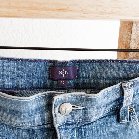 NYDJ Women’s Size 14 Crop Cuffed Jeans Light Wash Stretch Denim Made in USA - Picture 2 of 7